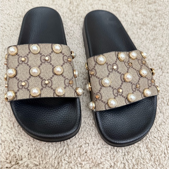 sandles Shoes - Women's Black and Tan Pearl Slide Sandals